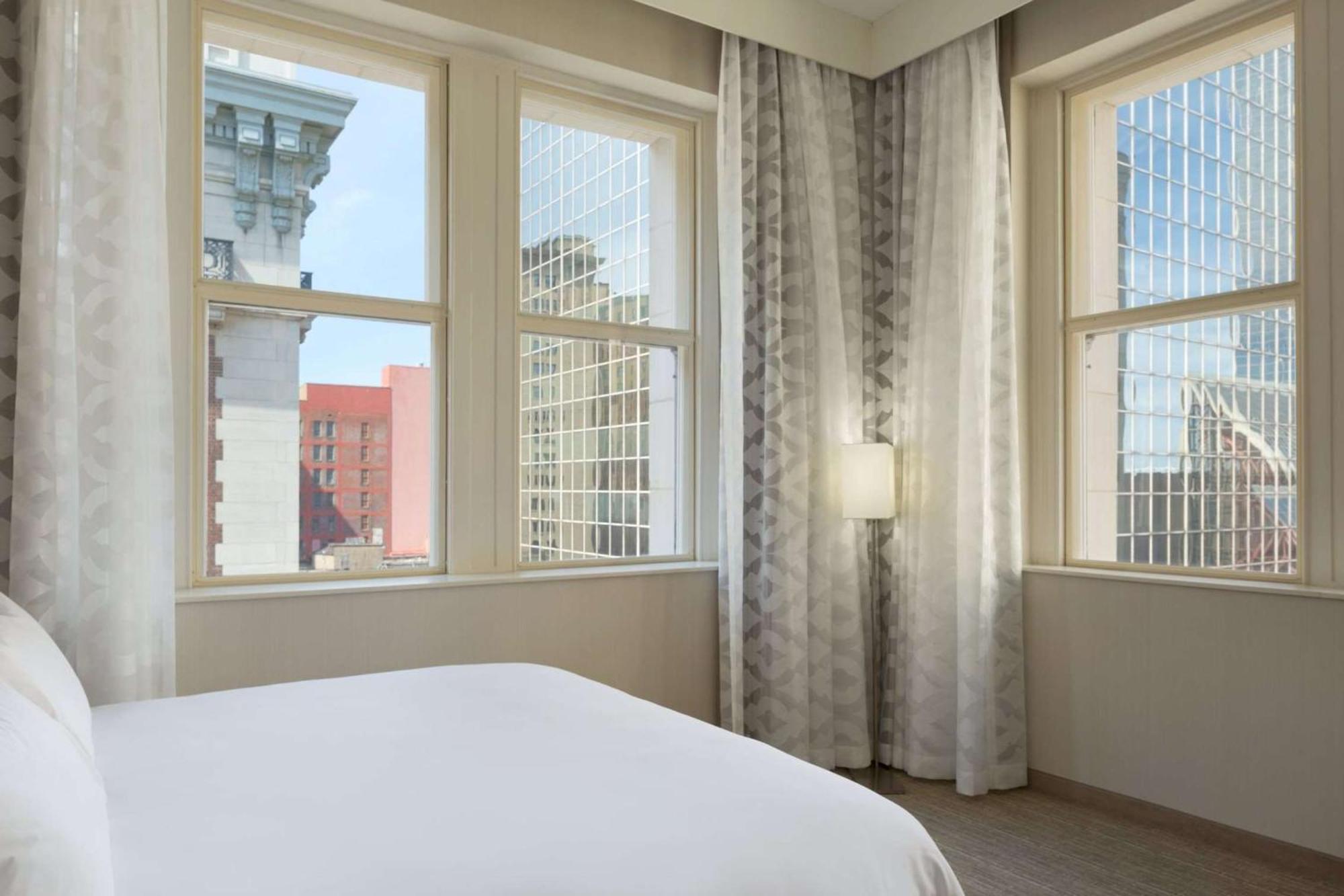 Embassy Suites Louisville Downtown Esterno foto