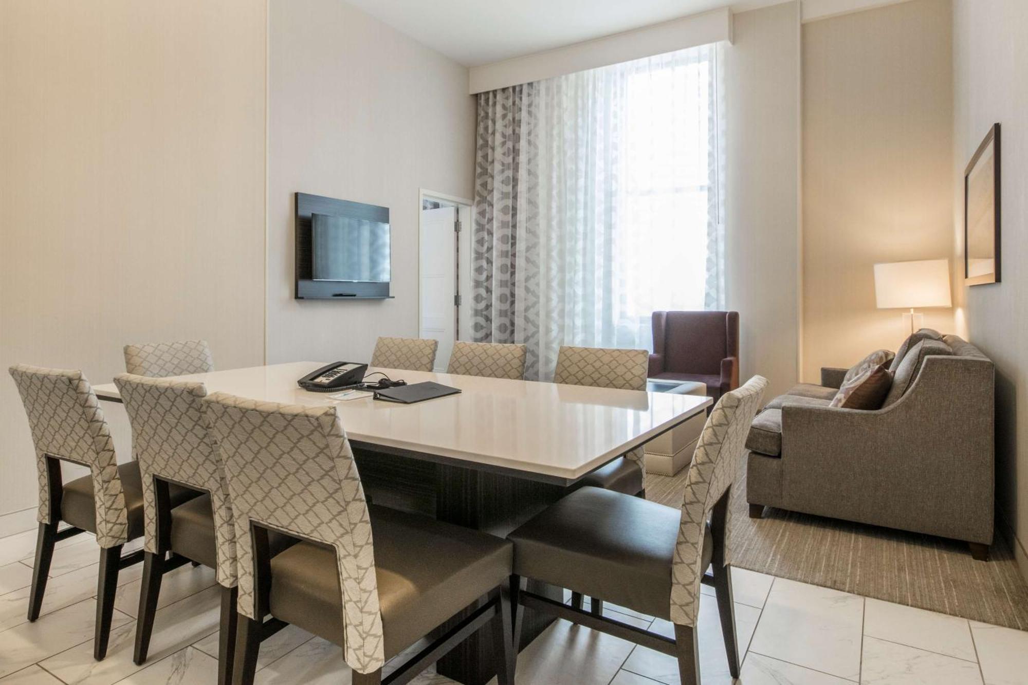 Embassy Suites Louisville Downtown Esterno foto
